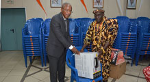 Remises de dons à la chefferie d'Adzopé et à la mairie de Diawala
